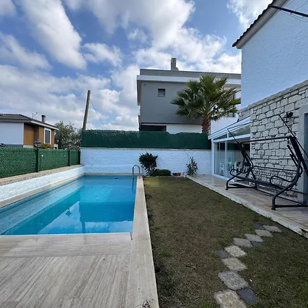 The Blue Mansion - Charming Family In Villa *
