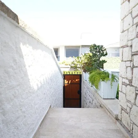 The Blue Mansion - Charming Family In Villa *