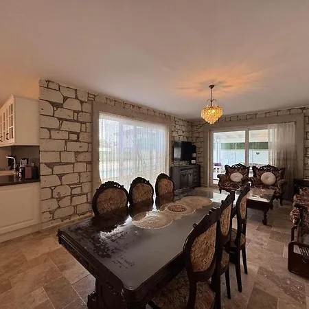 The Blue Mansion - Charming Family In Cesme