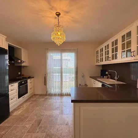 The Blue Mansion - Charming Family In Villa Cesme