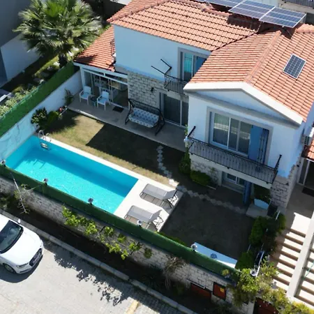 فيلة The Blue Mansion - Charming Family In *